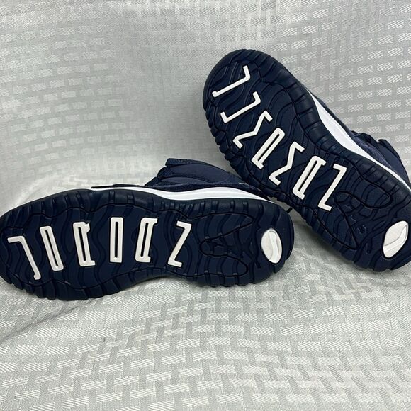 NWOT Kid’s Jordan 11 Retro - Picture 6 of 6
